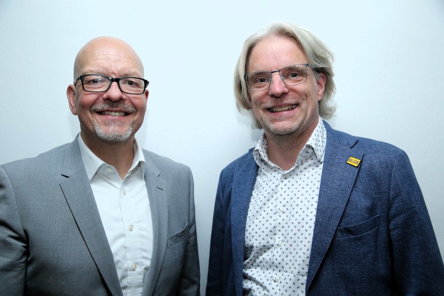 Mischa Wittek und Martin Schulze geben praxisnahe Einblicke im Webinar „Future Ready – Zukunftstrends in der Logistik“ (Foto Max Malsch)